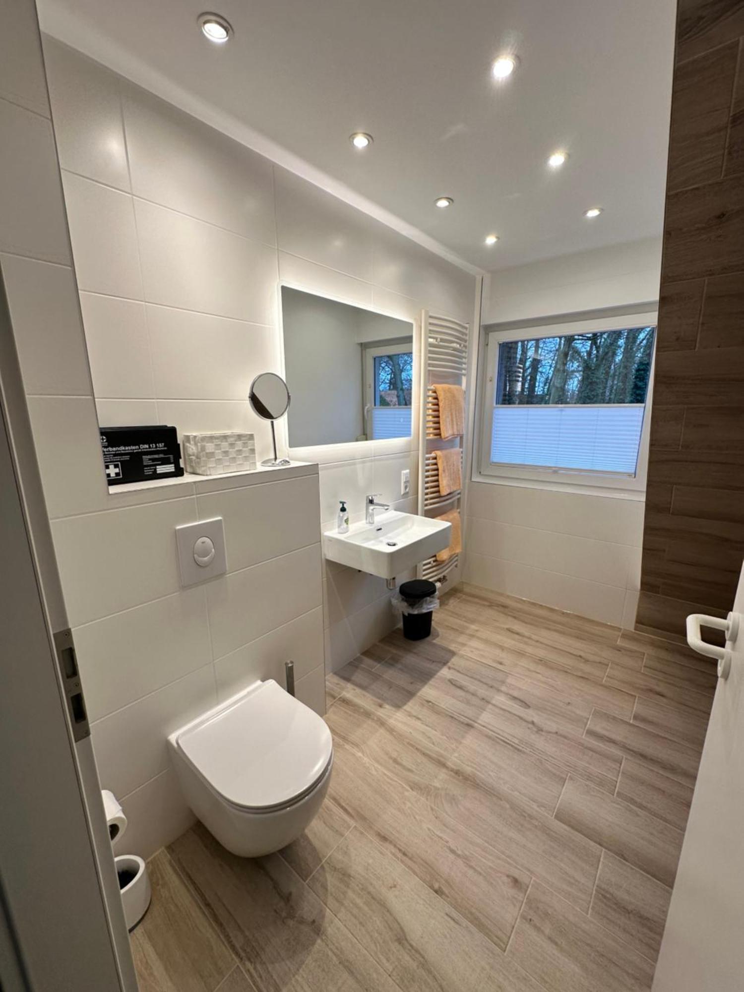 Zwei Ferienwohnungen Anker Max 5 Personen & Leuchtturm Max 4 Personen, Direkt In Steinhude Scheunenviertel, Balkon, Wlan , Privater Parkplatz, Wallbox Buitenkant foto